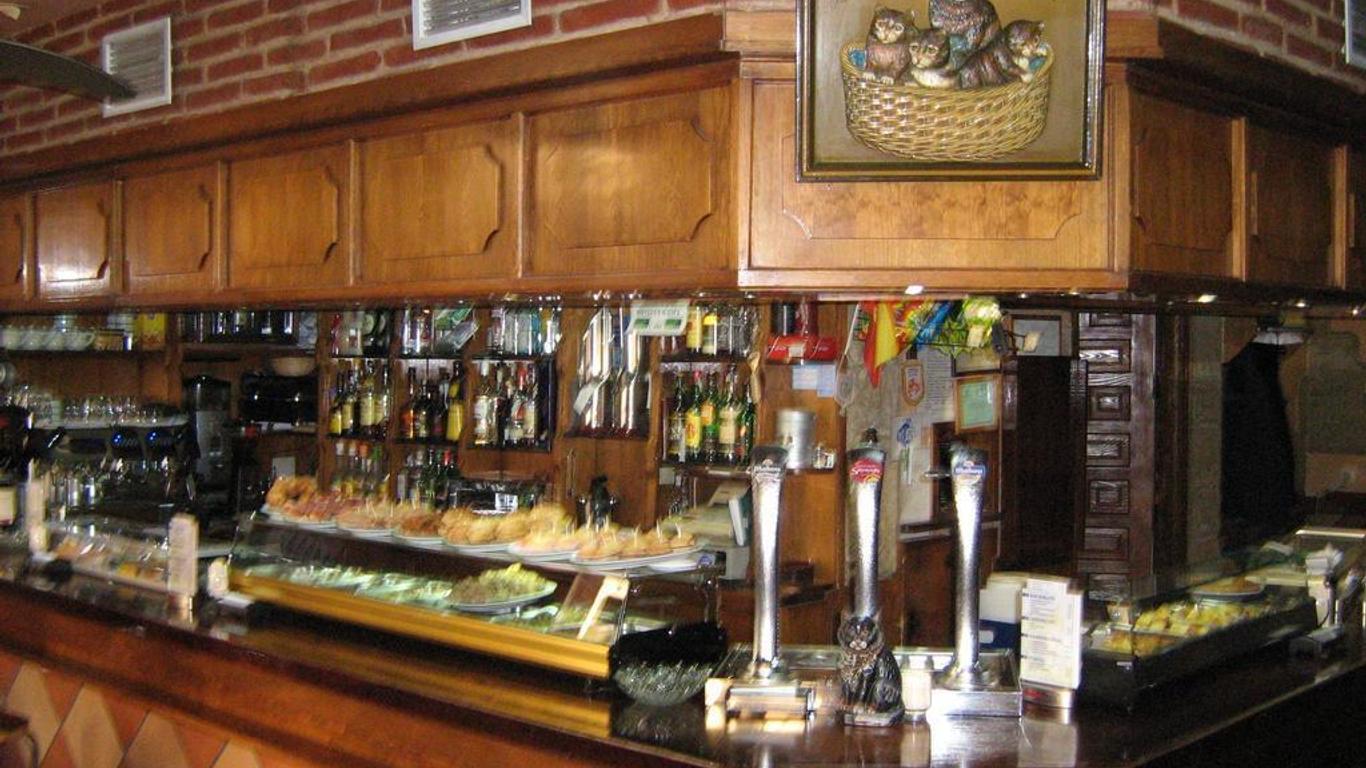 水道貓酒吧旅館