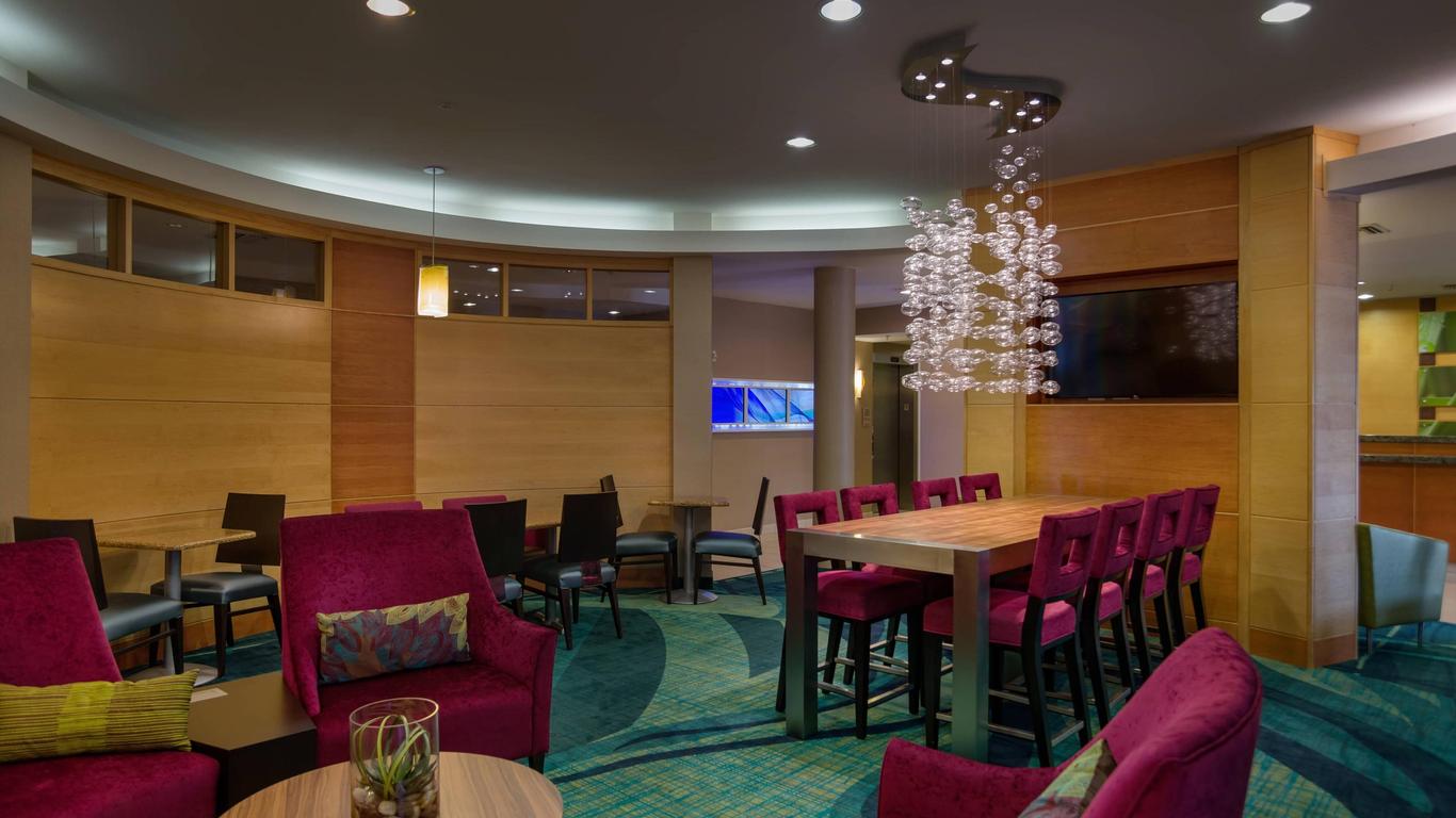 聖彼德堡清水市萬豪春丘套房酒店 - 清水