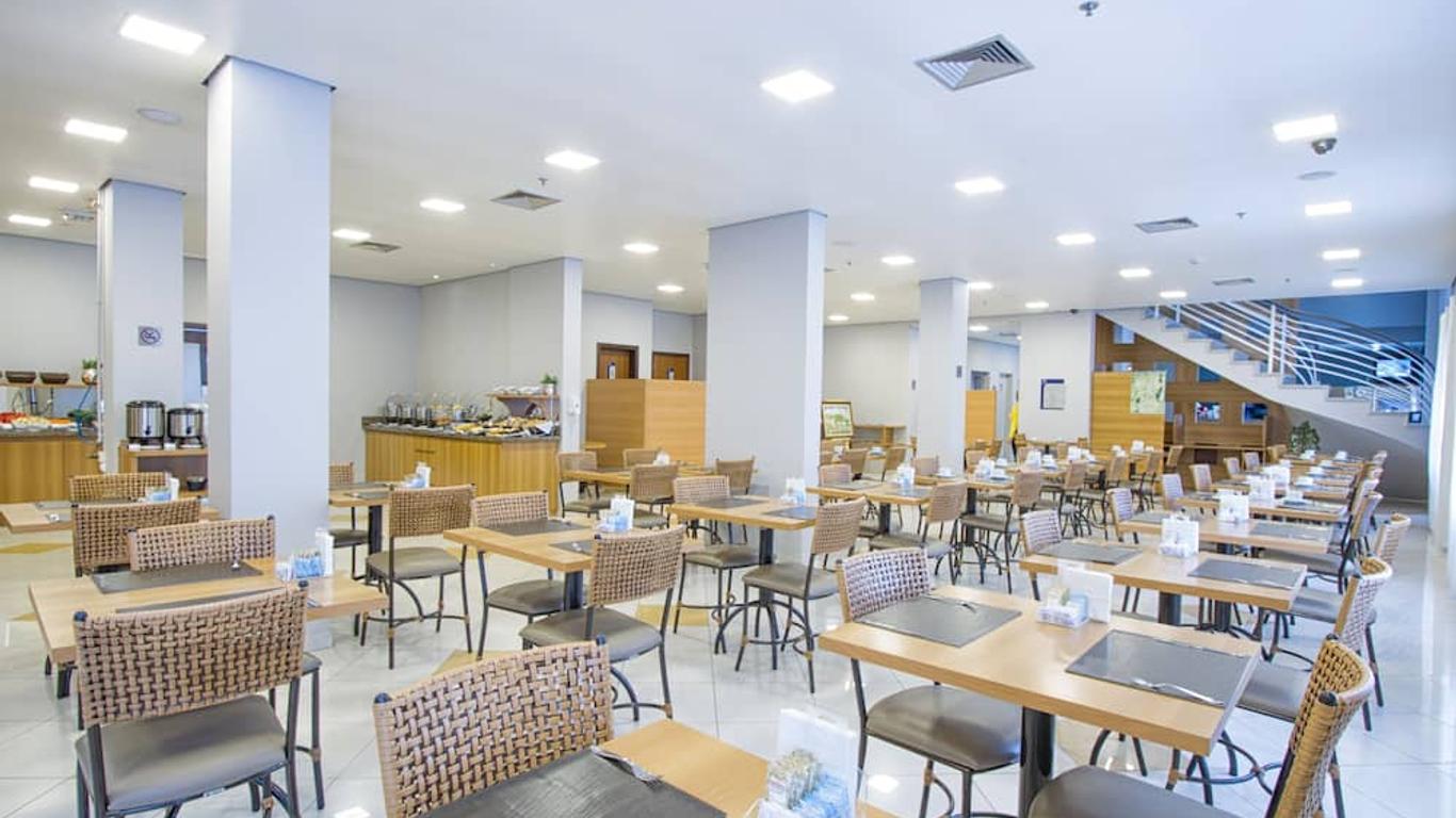 若茵維萊凱富酒店 - 茹安維爾