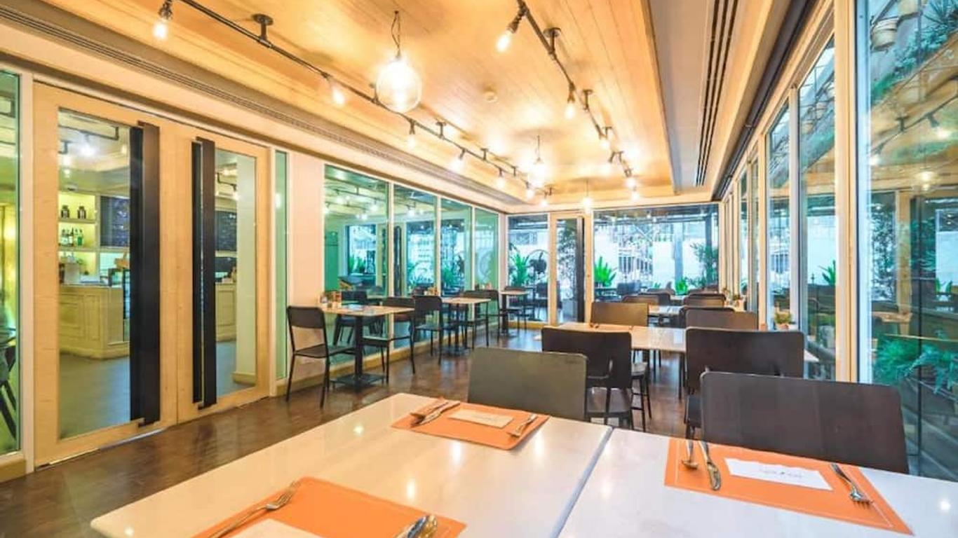 康帕斯飯店集團希魯斯素坤逸11 號飯店