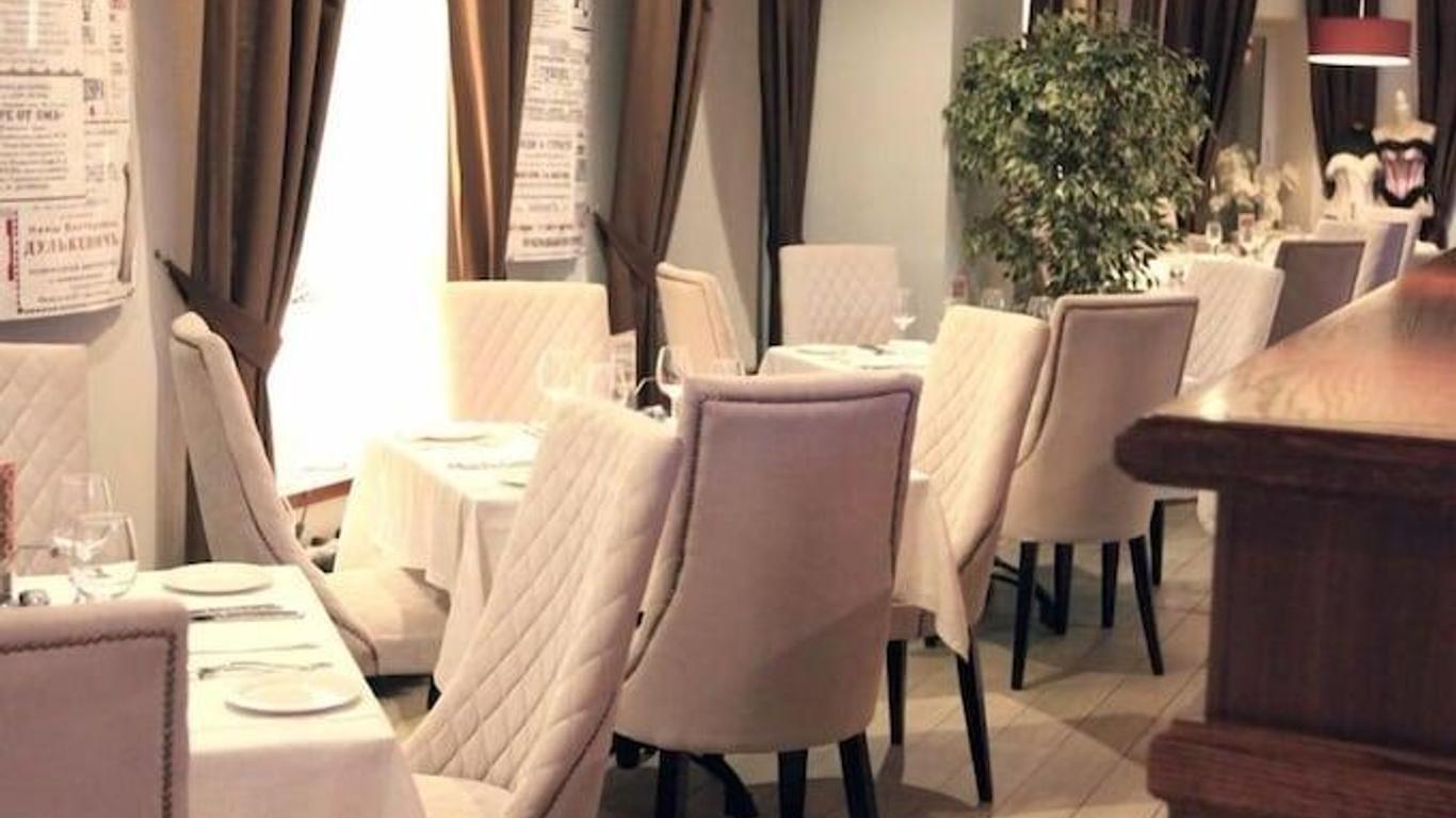 科斯特羅馬老街飯店