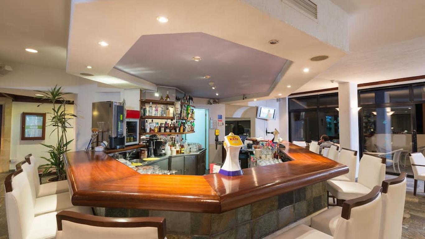 帕福斯花園假日度假酒店 - 帕佛斯