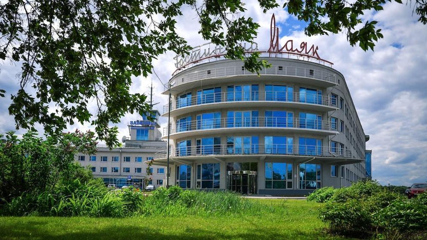 Hotel Mayak - Om Building