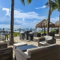 珊瑚礁椰樹海灘度假村酒店 - 卡曼海灘