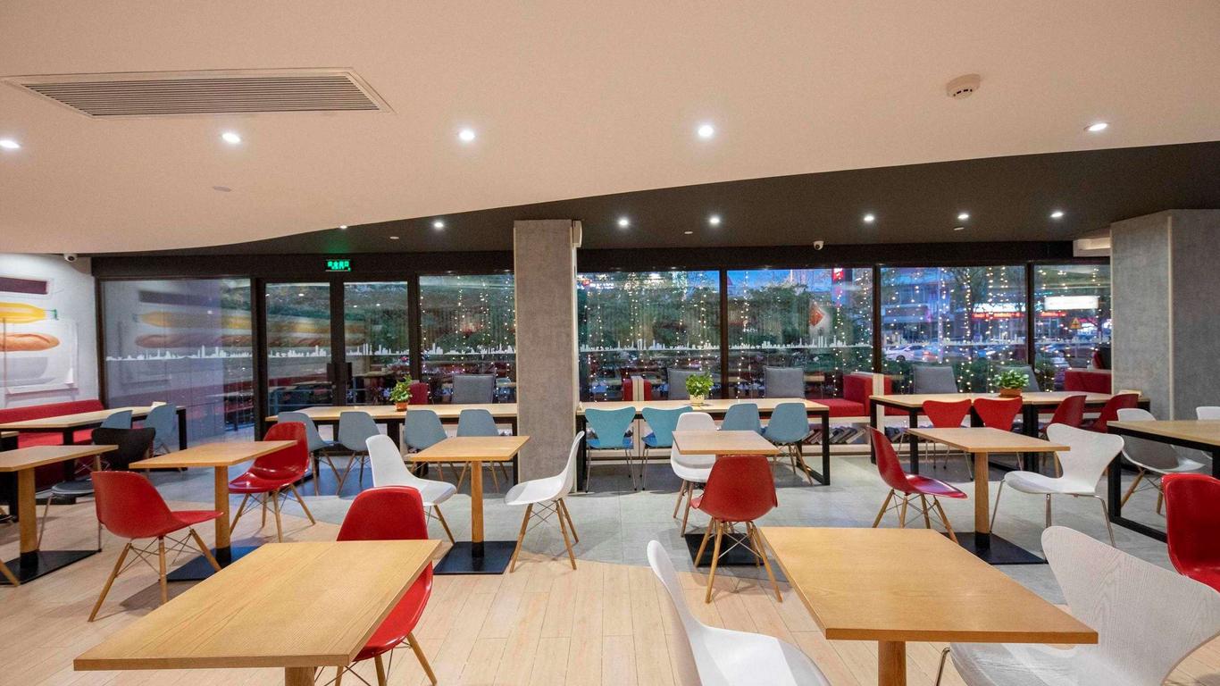 天津泰達宜必思酒店