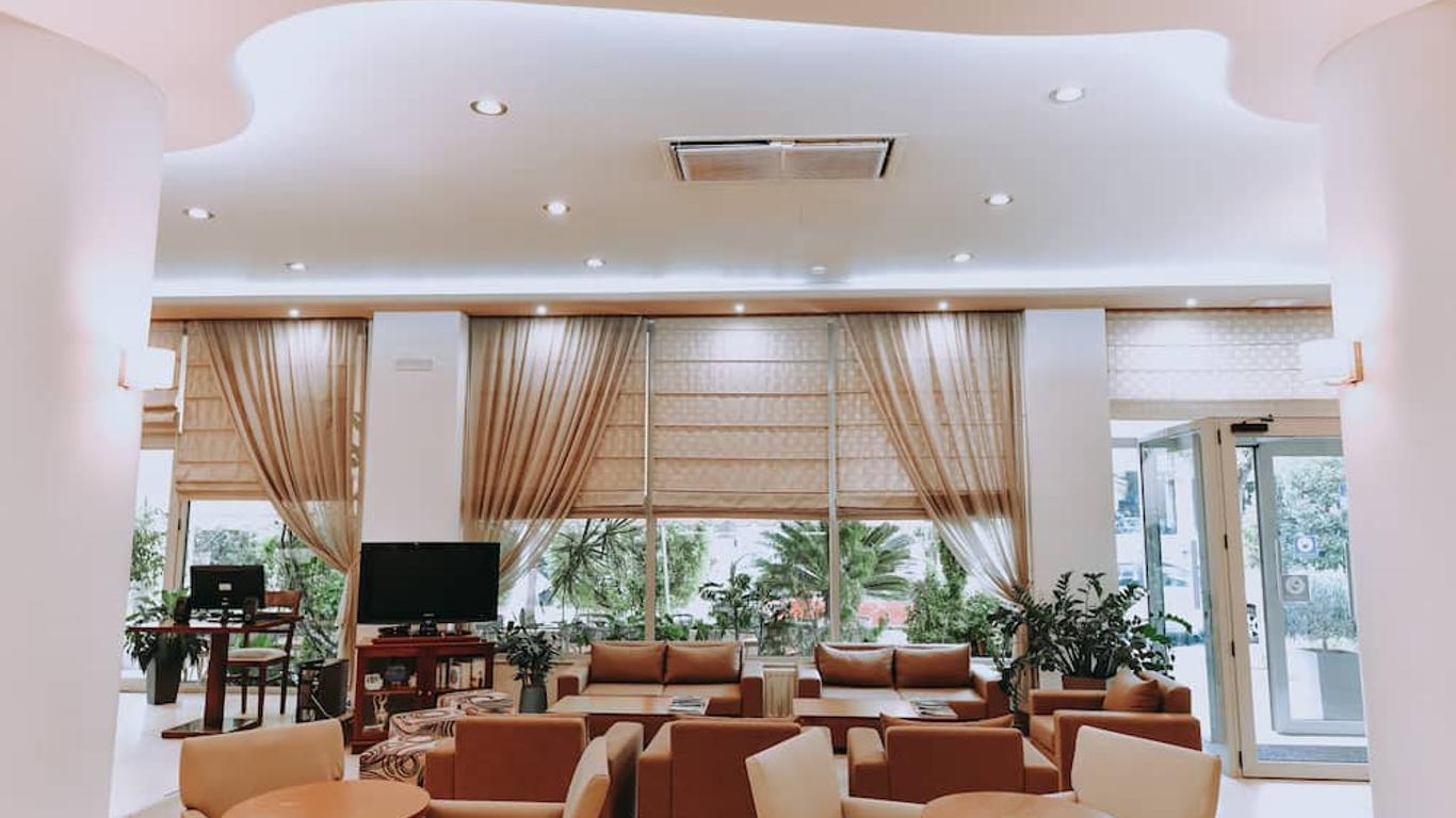 埃西爾尼肯酒店 - 伊拉克里歐