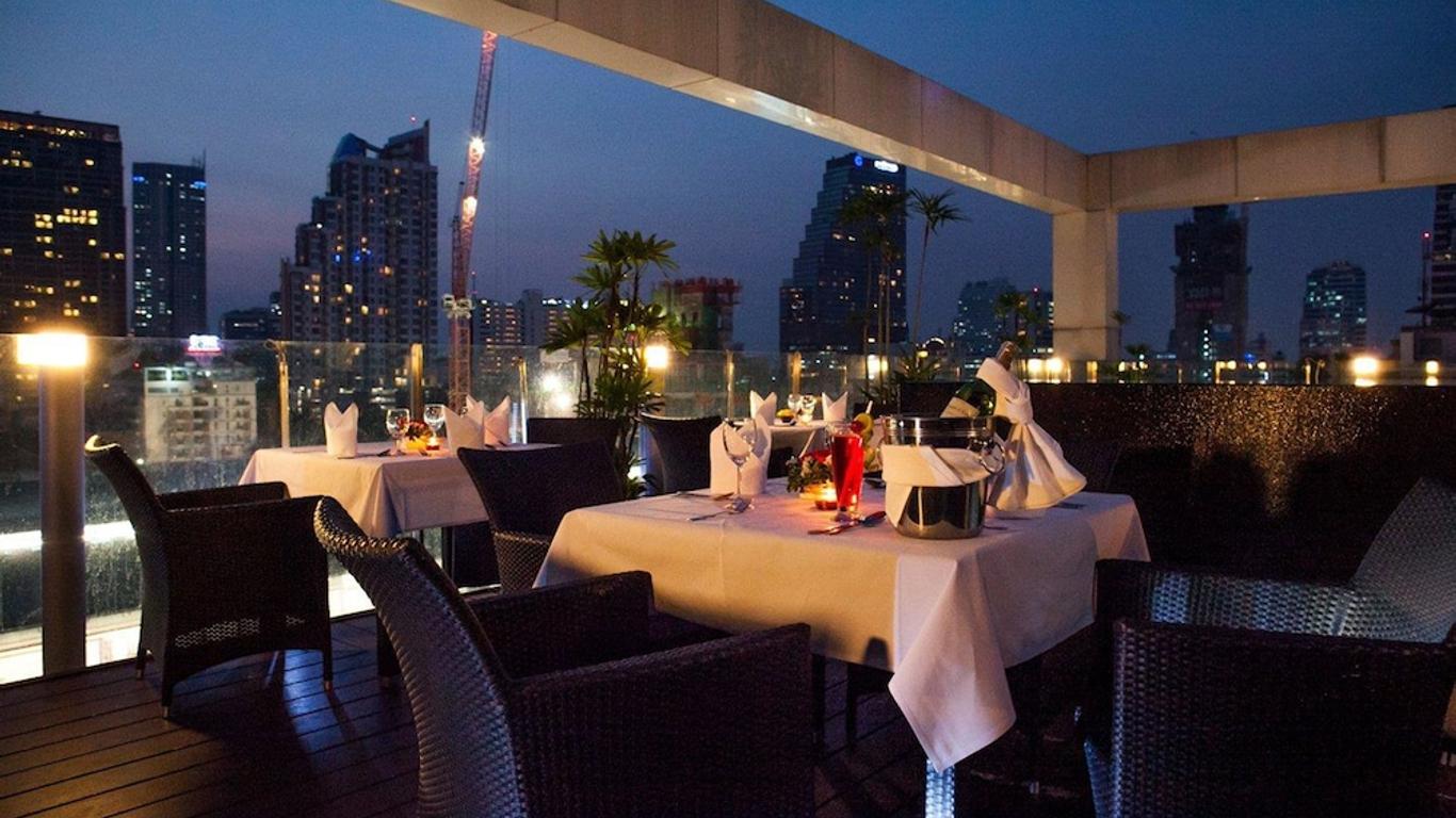是隆愛逸酒店