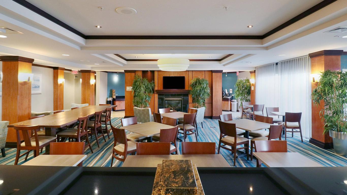 得梅因機場萬豪費爾菲爾德旅館及套房酒店 - 迪摩因