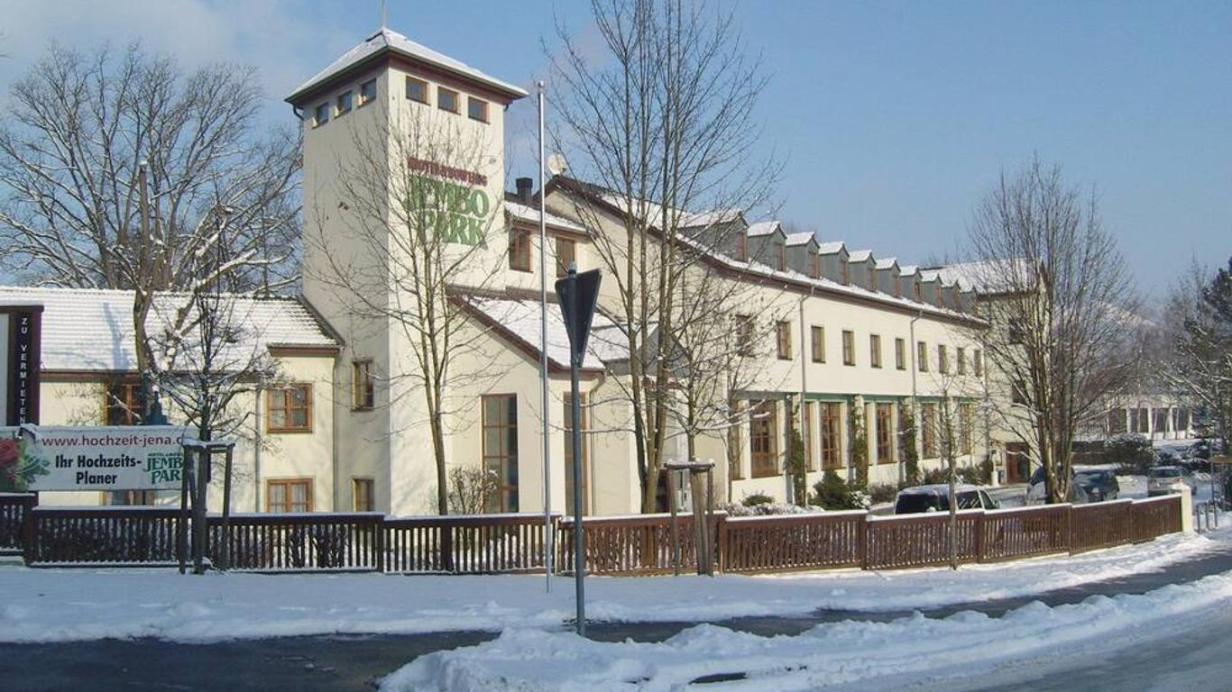 耶姆博公園酒店