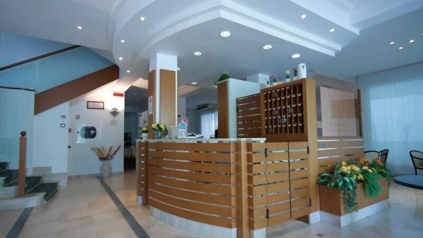 馬西莫酒店 - 里喬內
