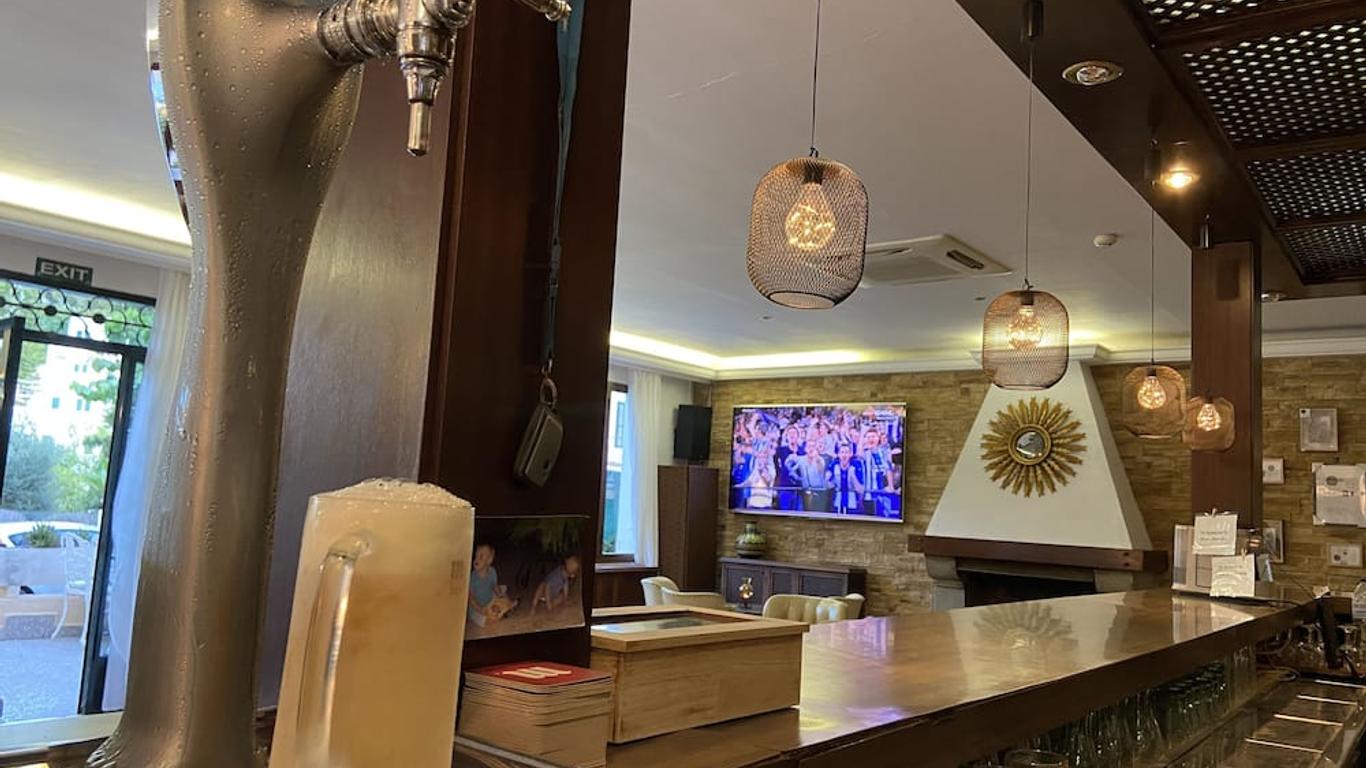 維拉羅莎酒店 - 卡爾維亞
