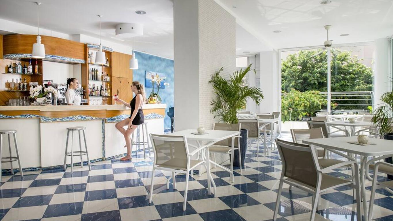 盧克索海灘酒店 - 卡托利卡
