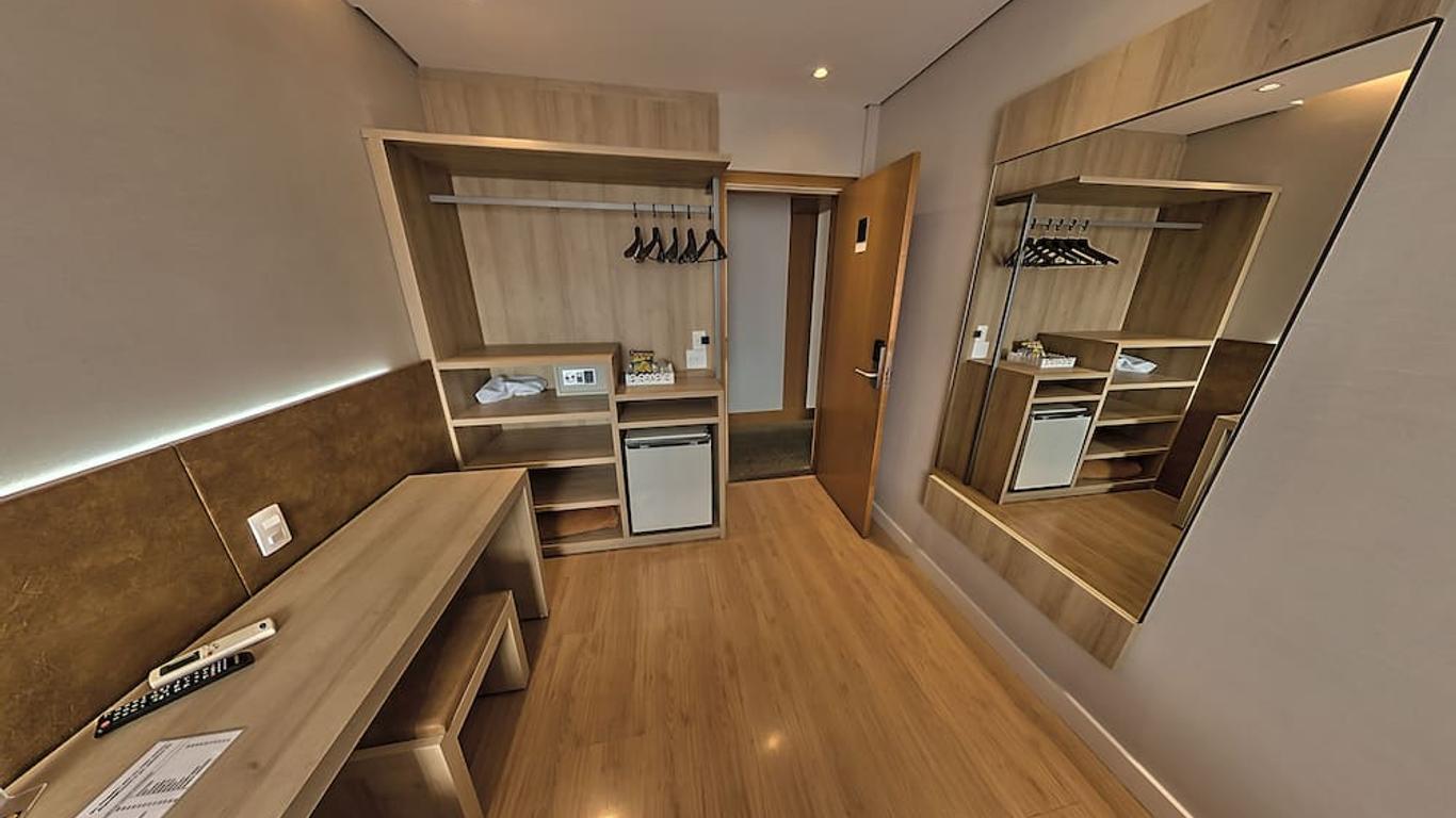 謝爾頓酒店 - 塞拉內格拉
