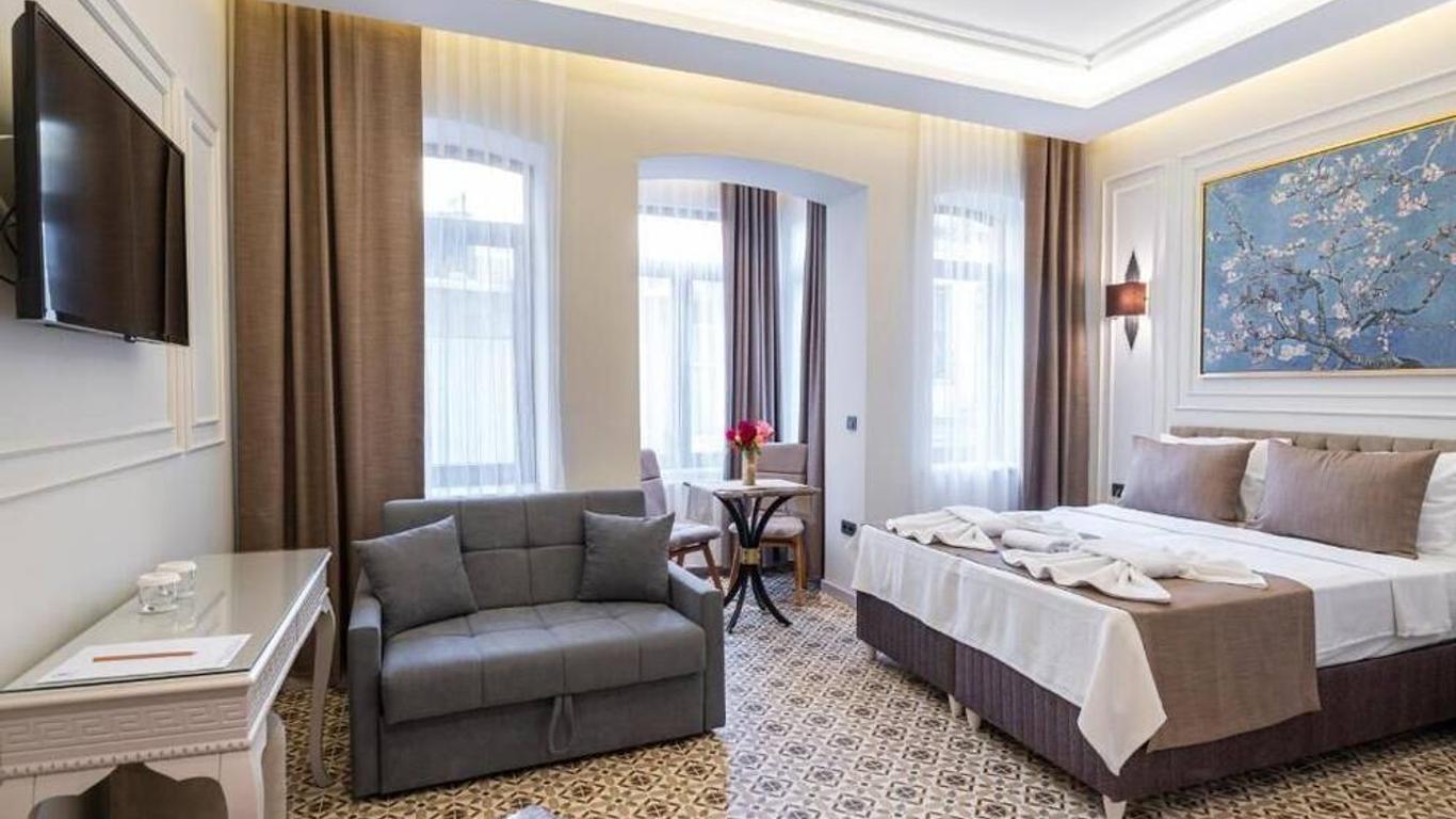 Pera Luna Premium Hotel