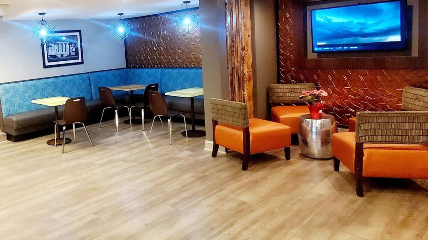 鴿子谷埃默特速 8 酒店 - 皮格佛格