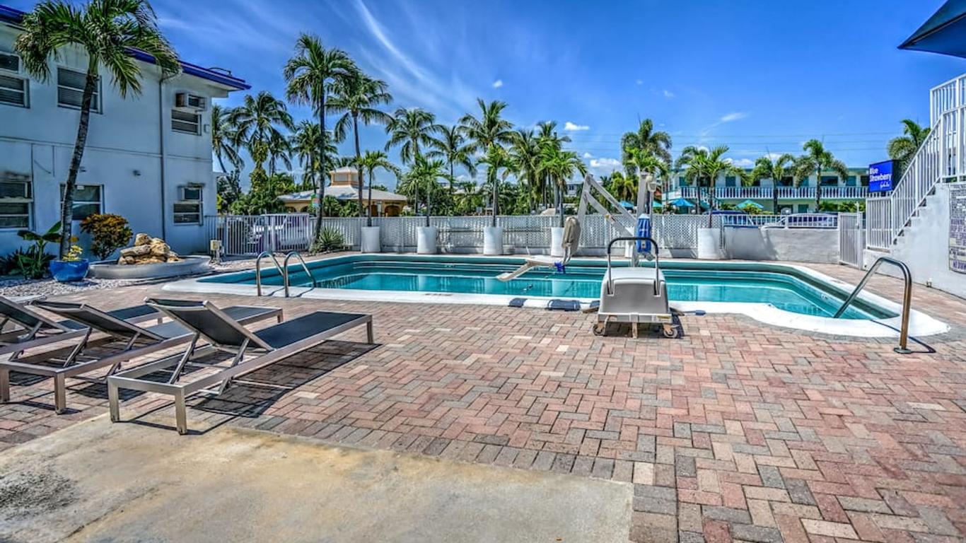 海濱藍草莓酒店 - Lauderdale-by-the-Sea