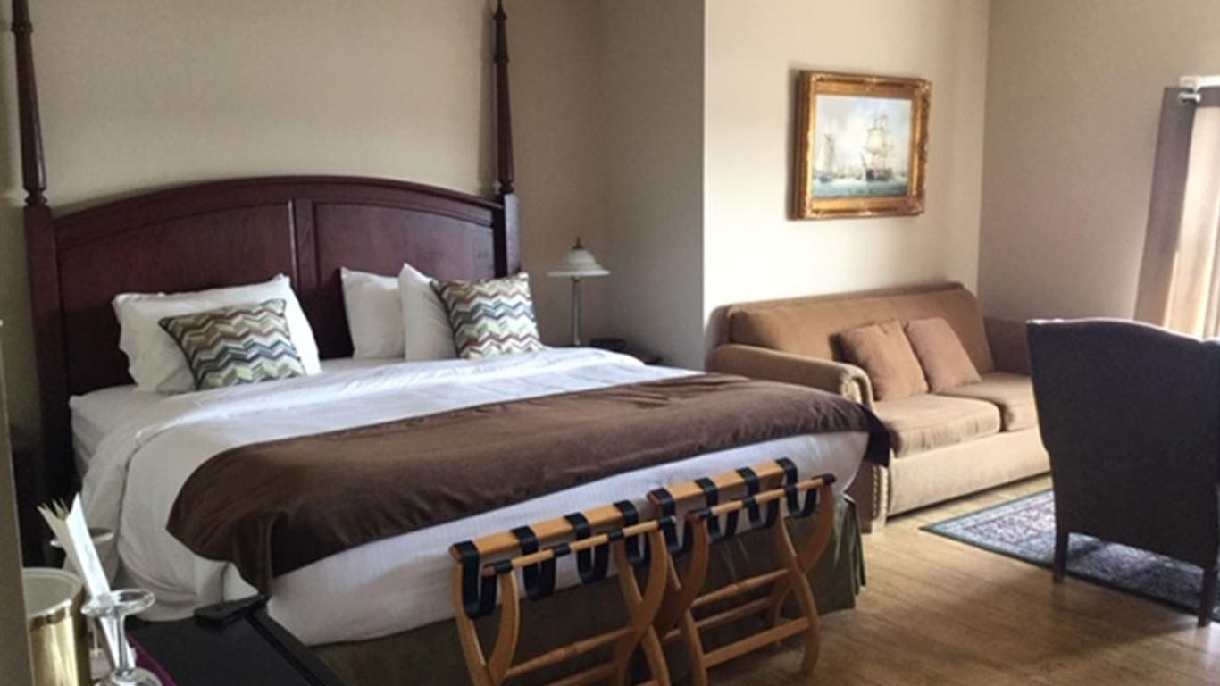 Lunenburg Arms Hotel and Spa